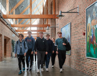 Drengeflok på Morsø Gymnasium